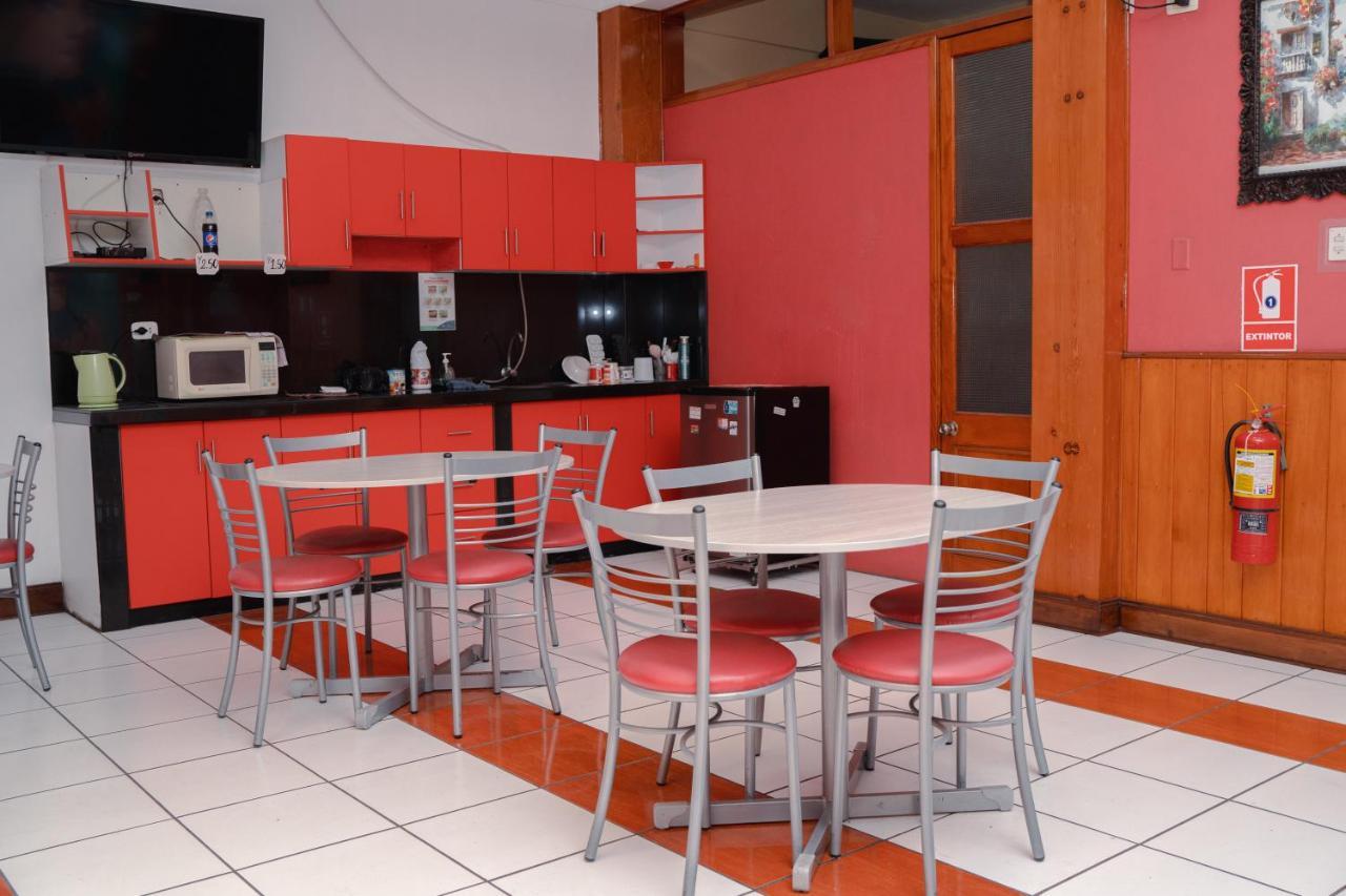 Yaki Hostel Лима Екстериор снимка
